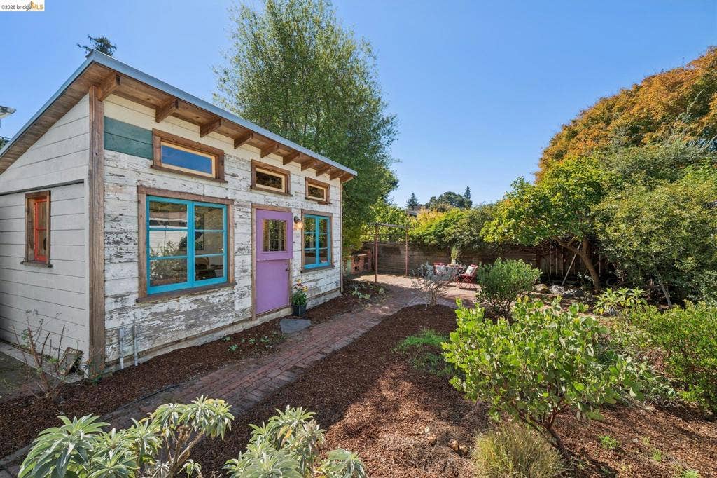 5819 Patton Street, Oakland, CA 94618-1624