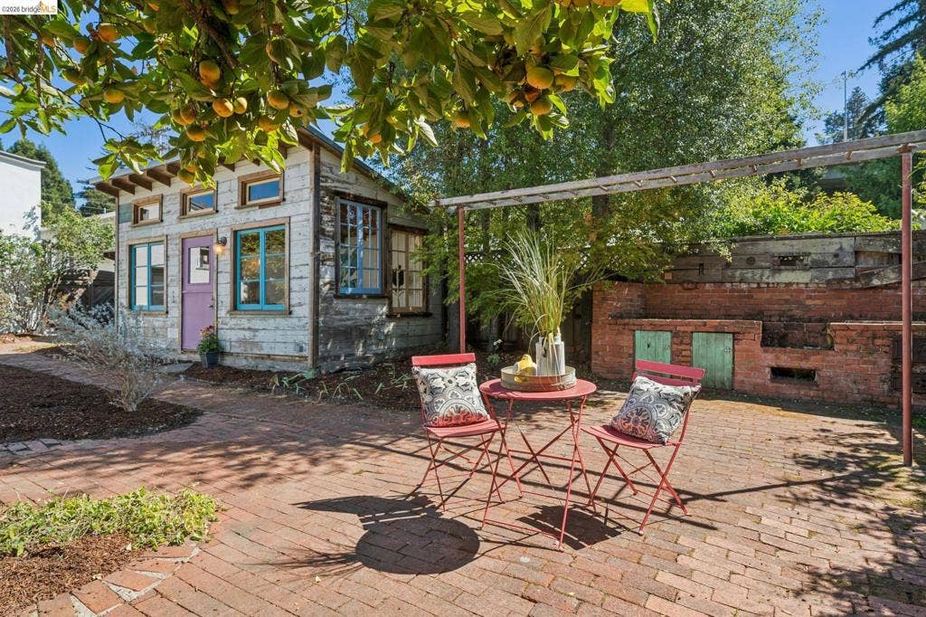 5819 Patton Street, Oakland, CA 94618-1624