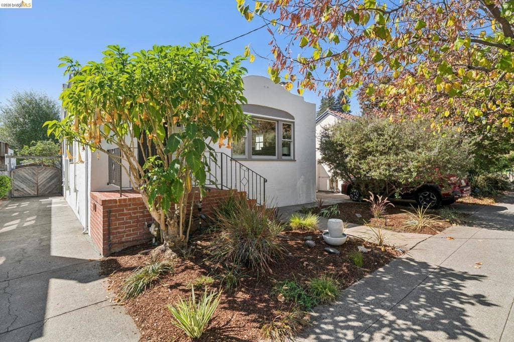 5819 Patton Street, Oakland, CA 94618-1624