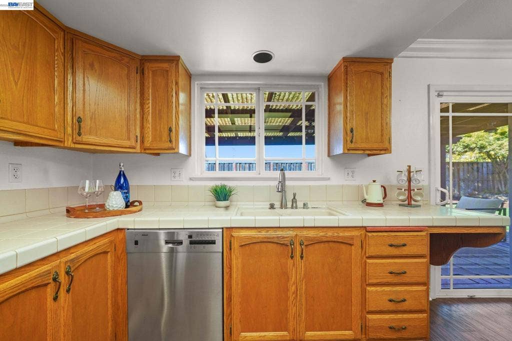 6137 Bennington Dr, Newark, CA 94560