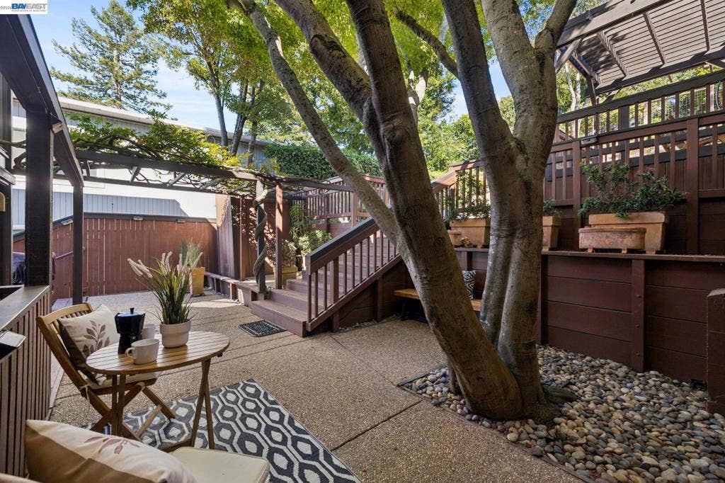 1085 STERLING AVE, Berkeley, CA 94708