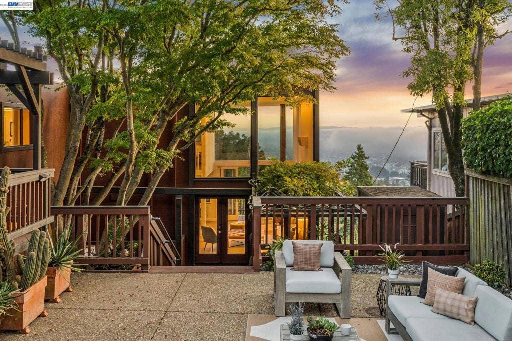 1085 STERLING AVE, Berkeley, CA 94708