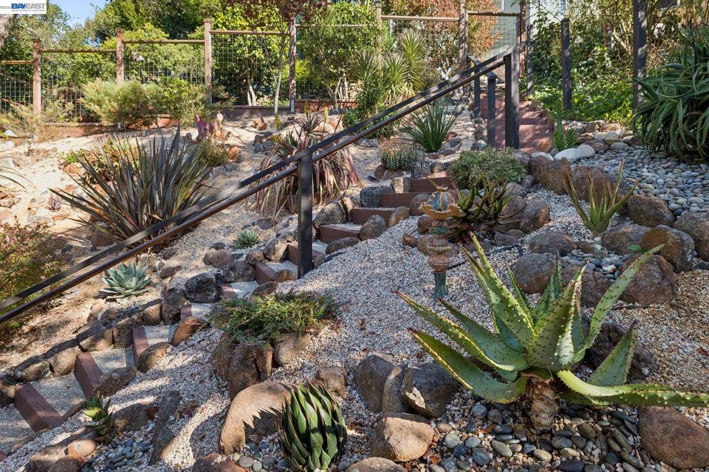 1085 STERLING AVE, Berkeley, CA 94708