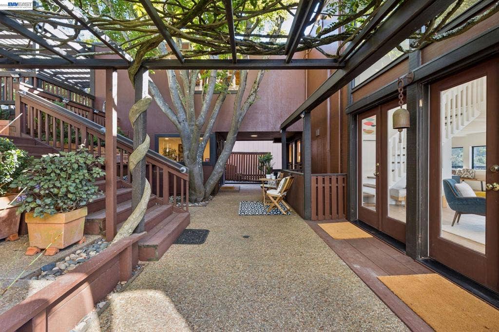 1085 STERLING AVE, Berkeley, CA 94708