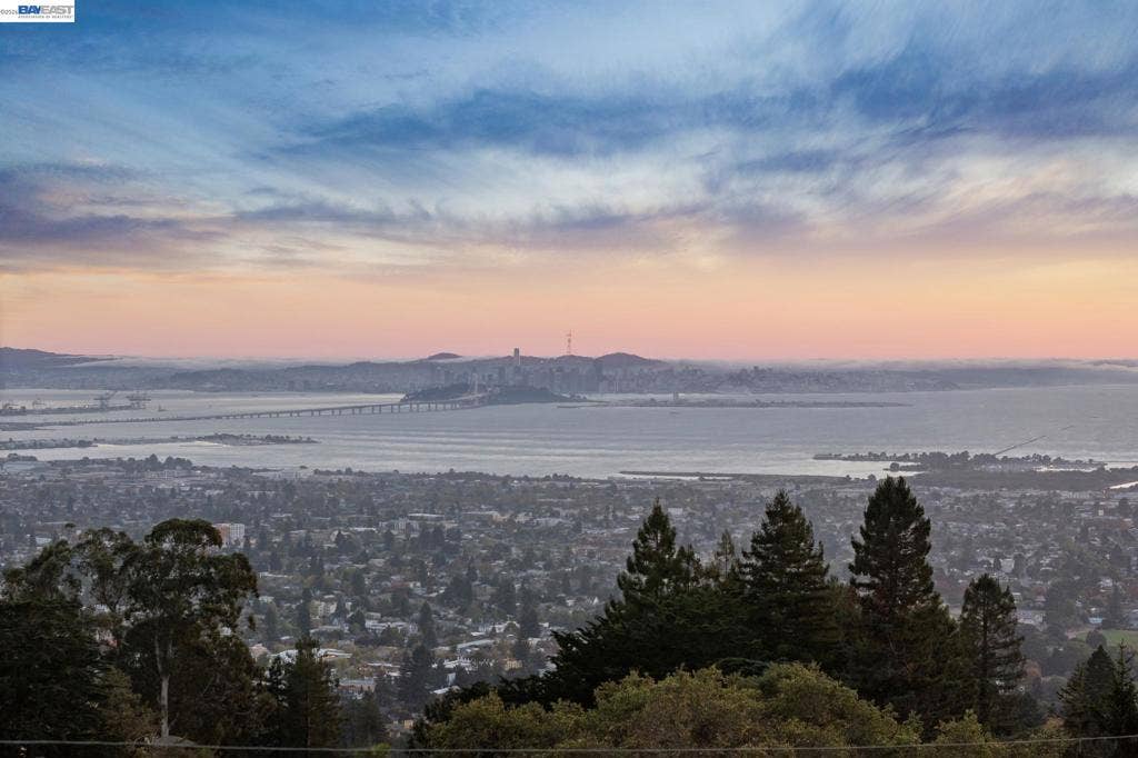 1085 STERLING AVE, Berkeley, CA 94708