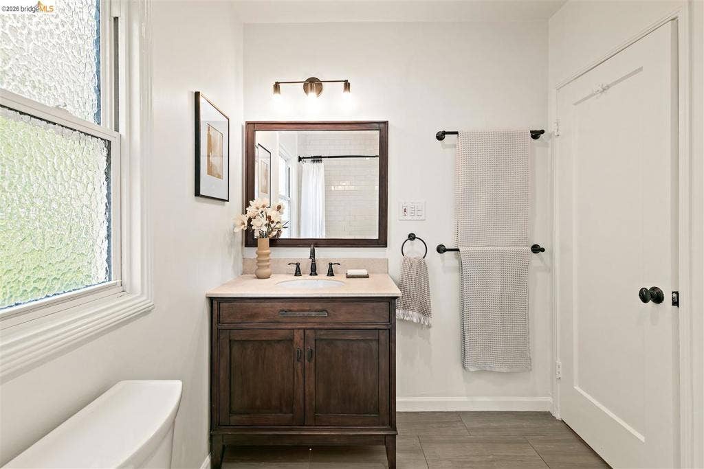 3842 Enos Ave, Oakland, CA 94619