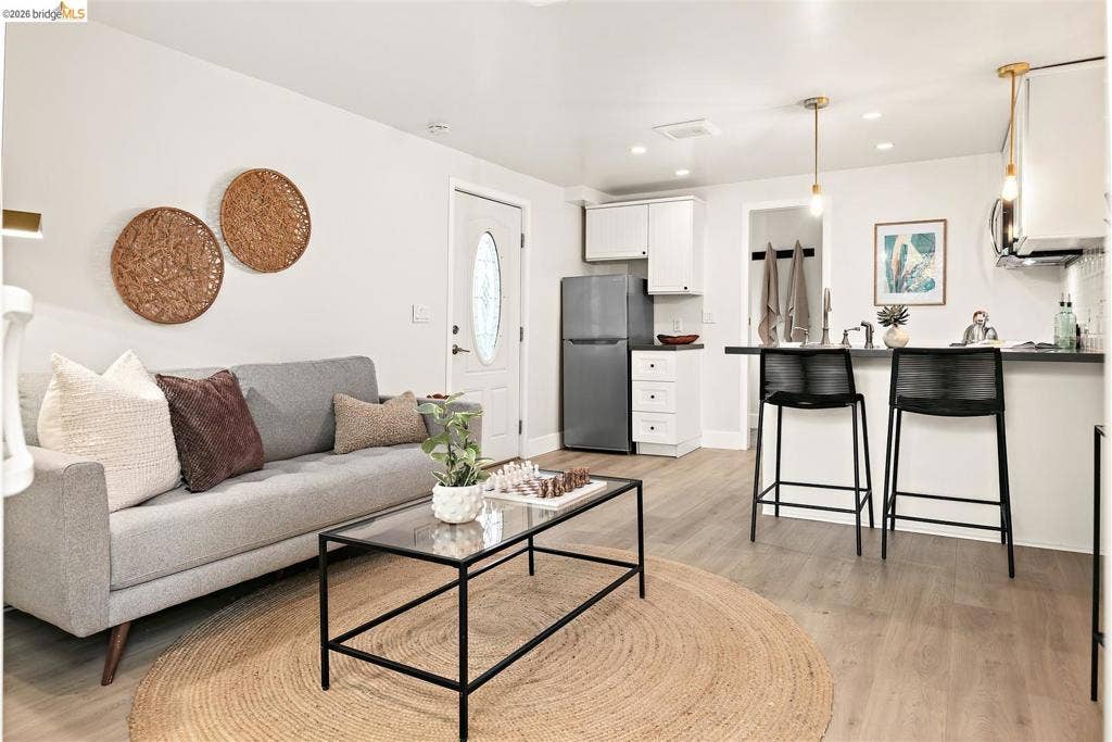 3842 Enos Ave, Oakland, CA 94619
