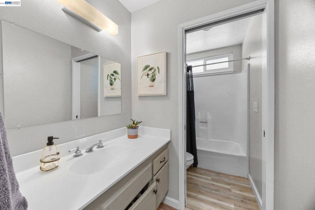 9852 Vista Grande Way, Elk Grove, CA 95624