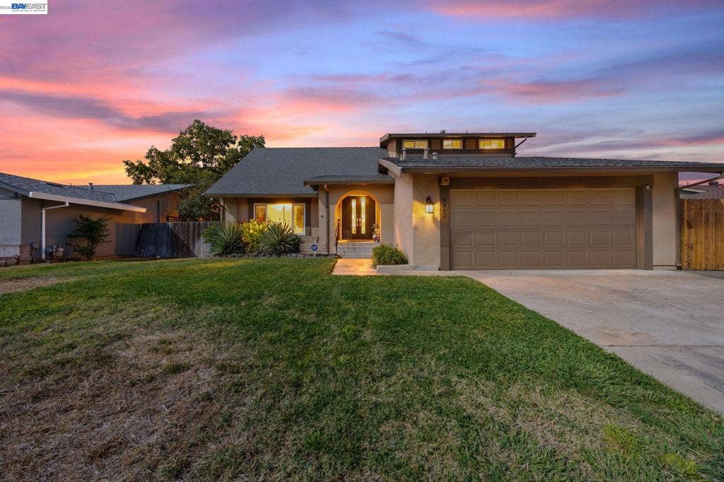 9852 Vista Grande Way, Elk Grove, CA 95624