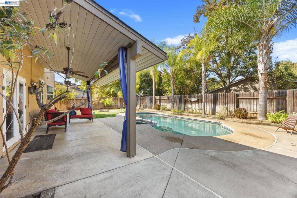 9852 Vista Grande Way, Elk Grove, CA 95624