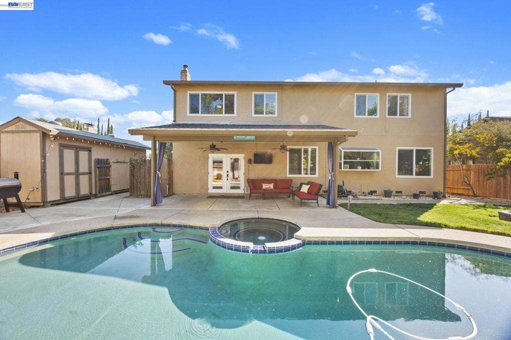 9852 Vista Grande Way, Elk Grove, CA 95624