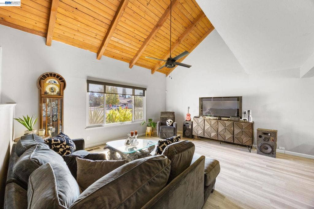 9852 Vista Grande Way, Elk Grove, CA 95624