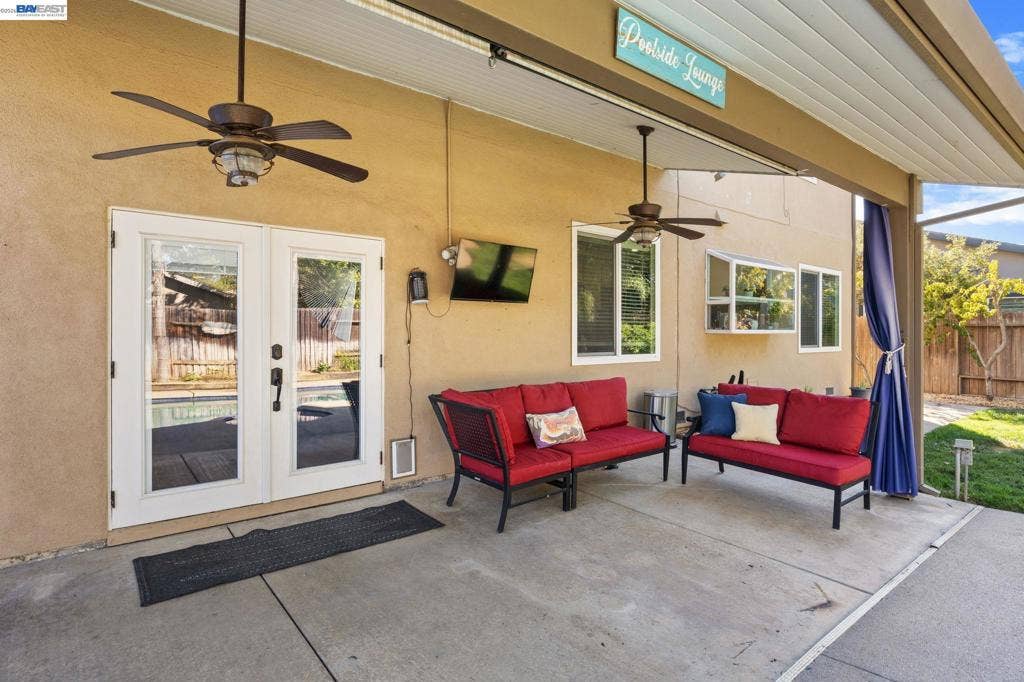 9852 Vista Grande Way, Elk Grove, CA 95624