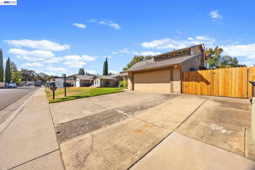 9852 Vista Grande Way, Elk Grove, CA 95624