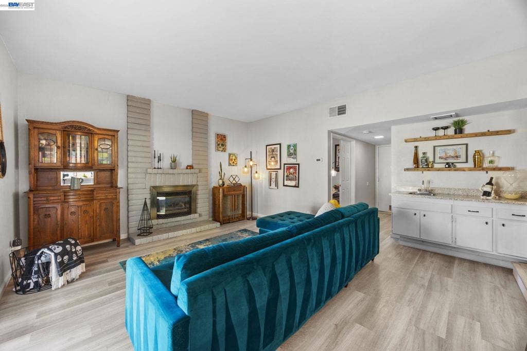 9852 Vista Grande Way, Elk Grove, CA 95624