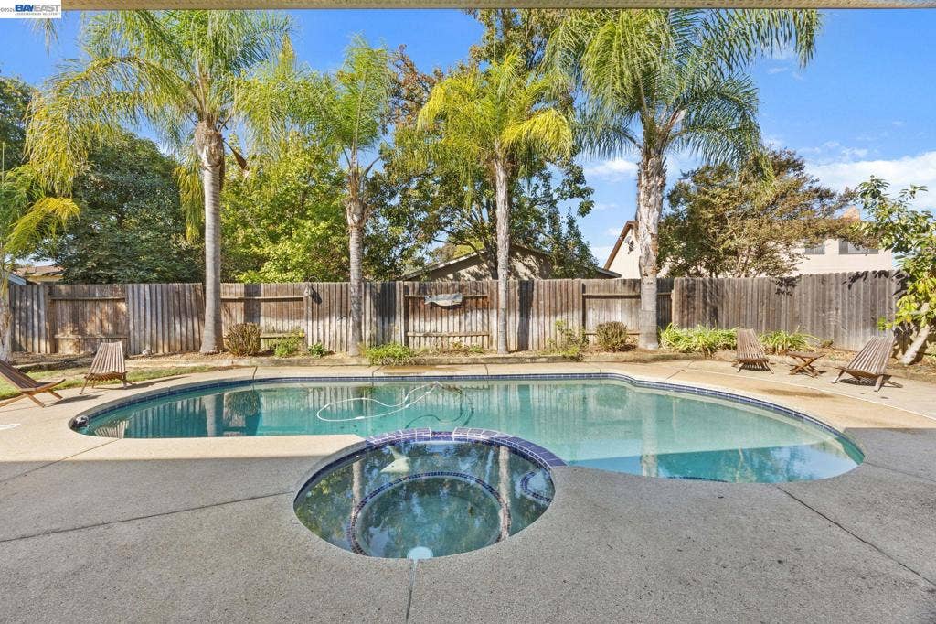9852 Vista Grande Way, Elk Grove, CA 95624