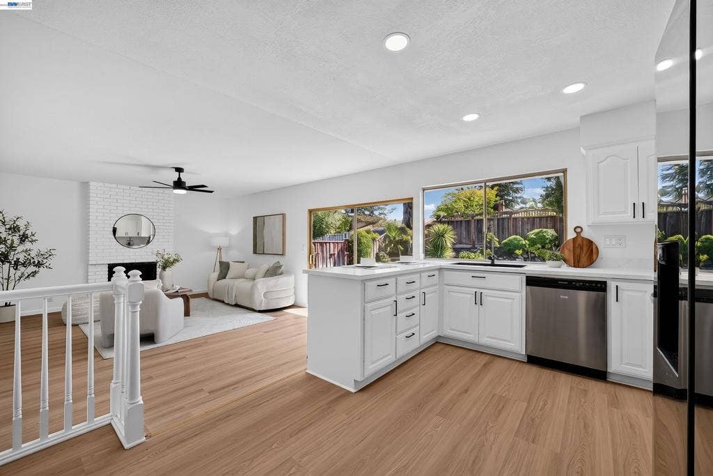 7918 Hillsboro Ct, Pleasanton, CA 94588