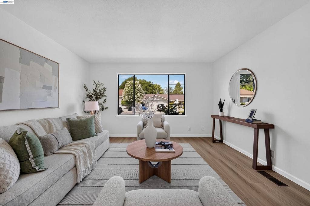 7918 Hillsboro Ct, Pleasanton, CA 94588