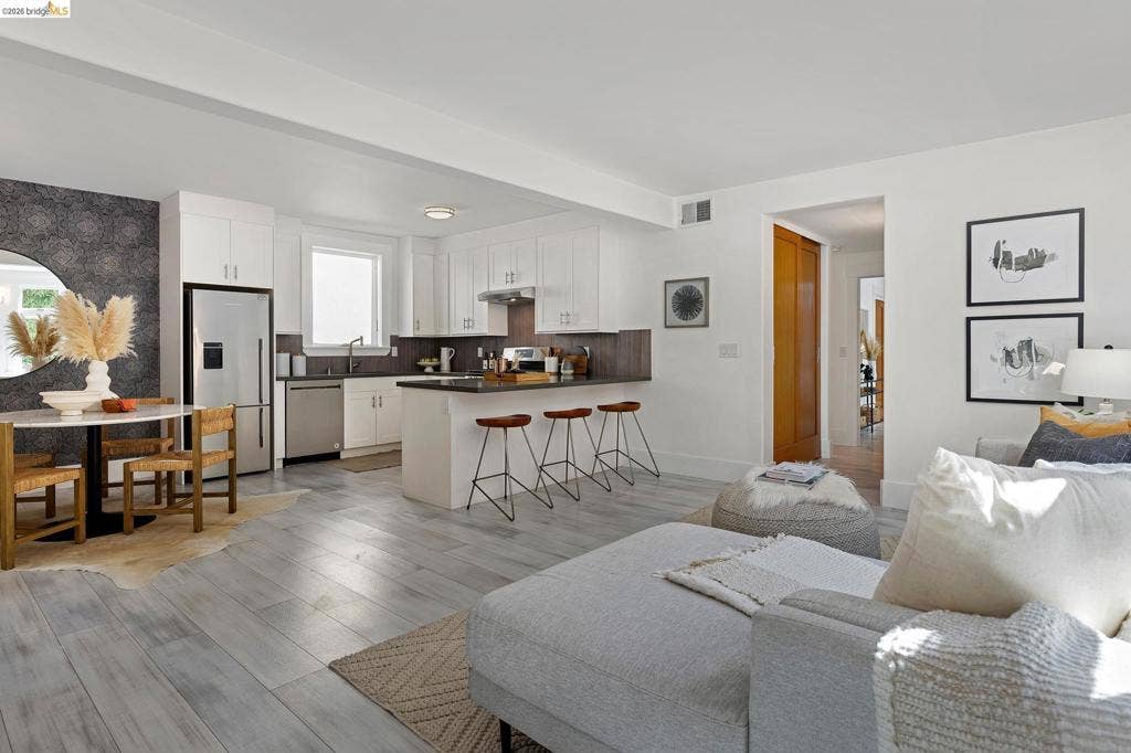 5377 Bryant Ave, Oakland, CA 94618