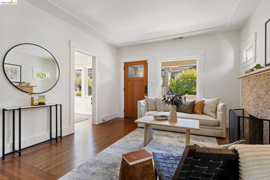 5377 Bryant Ave, Oakland, CA 94618