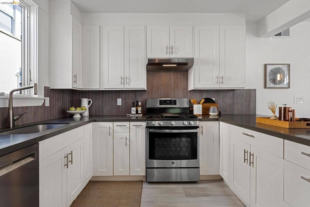 5377 Bryant Ave, Oakland, CA 94618