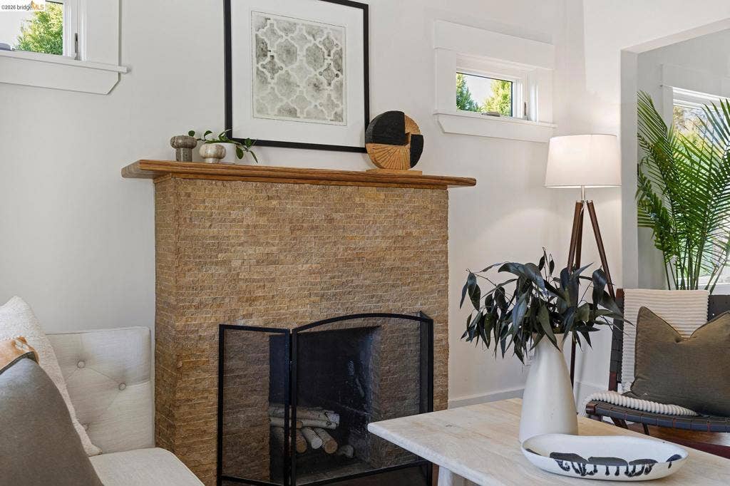 5377 Bryant Ave, Oakland, CA 94618
