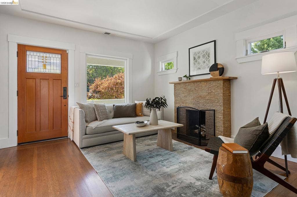 5377 Bryant Ave, Oakland, CA 94618