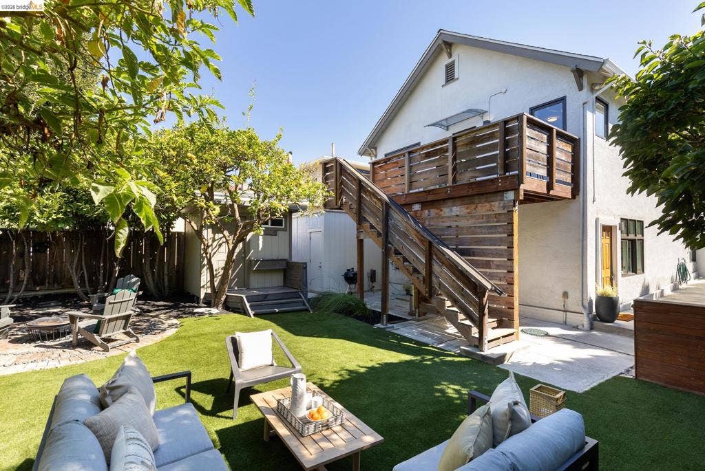 5377 Bryant Ave, Oakland, CA 94618