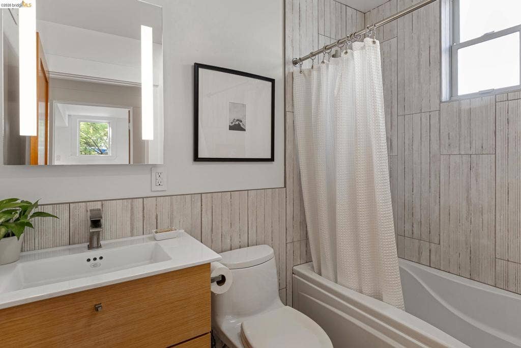 5377 Bryant Ave, Oakland, CA 94618