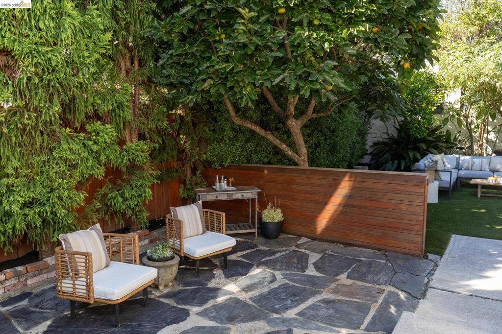 5377 Bryant Ave, Oakland, CA 94618