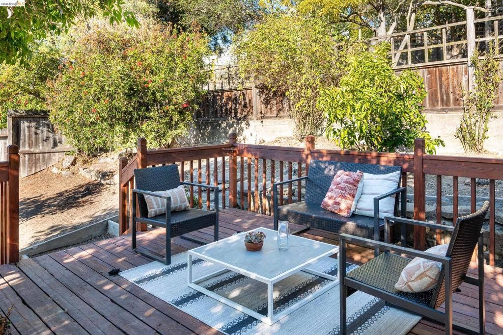 1101 Amador Ave, Berkeley, CA 94707 1101 Amador Ave, Berkeley, CA 94707