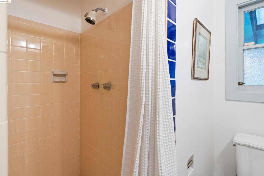1101 Amador Ave, Berkeley, CA 94707 1101 Amador Ave, Berkeley, CA 94707