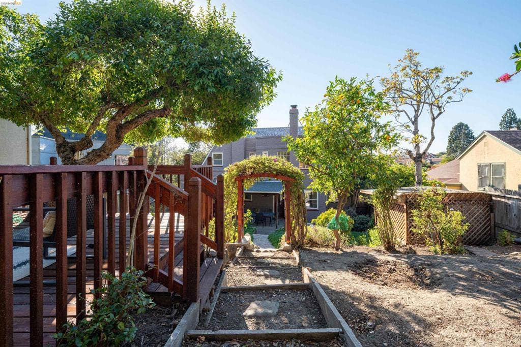 1101 Amador Ave, Berkeley, CA 94707 1101 Amador Ave, Berkeley, CA 94707