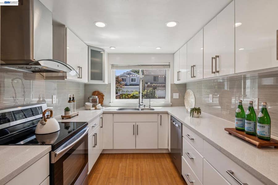 Property photo for 28086 Thorup Ln, Hayward, CA