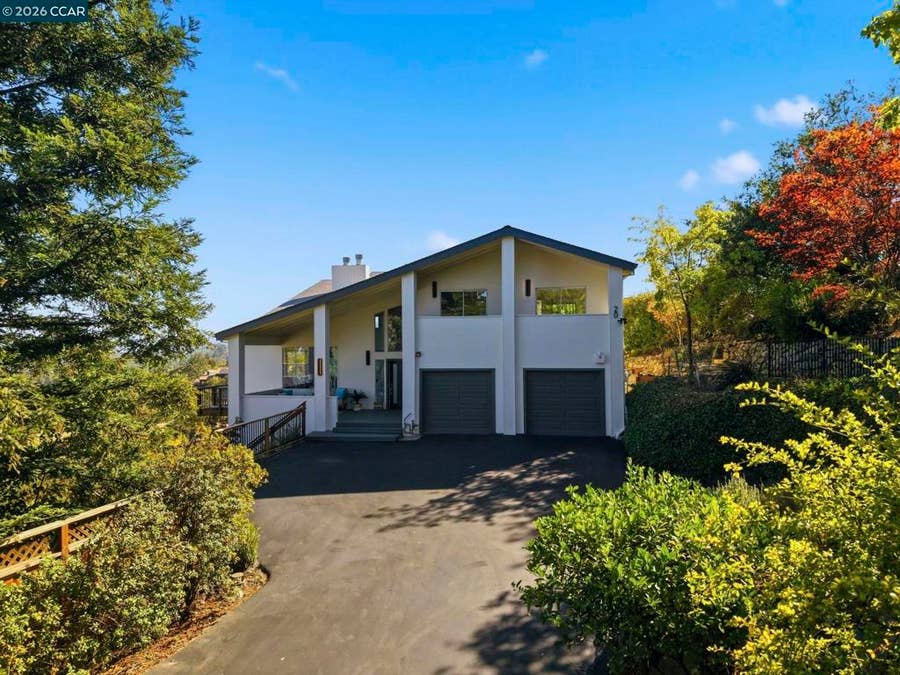 Property photo for 20 Surmont Ct, Lafayette, CA
