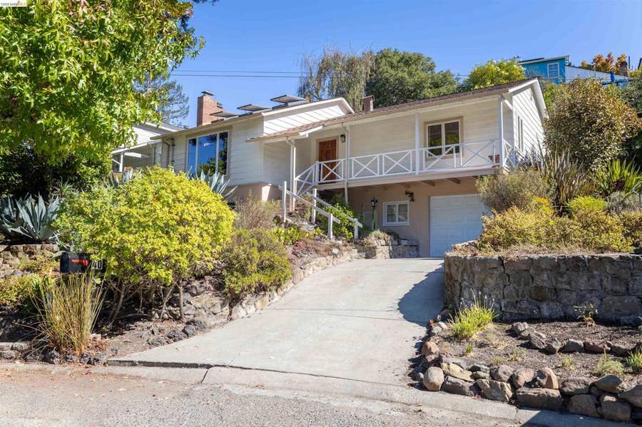 Property photo for 40 Harbord Ct, Oakland, CA