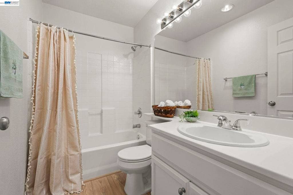 10706 Ian Ln, Dublin, CA 94568 10706 Ian Ln, Dublin, CA 94568