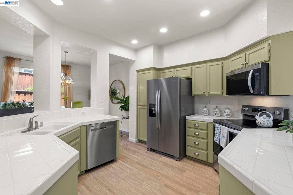 10706 Ian Ln, Dublin, CA 94568 10706 Ian Ln, Dublin, CA 94568