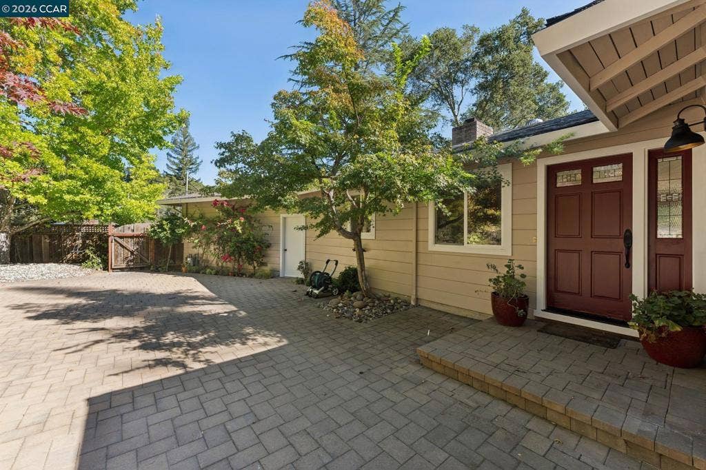 11 Altamount, Orinda, CA 94563 11 Altamount, Orinda, CA 94563