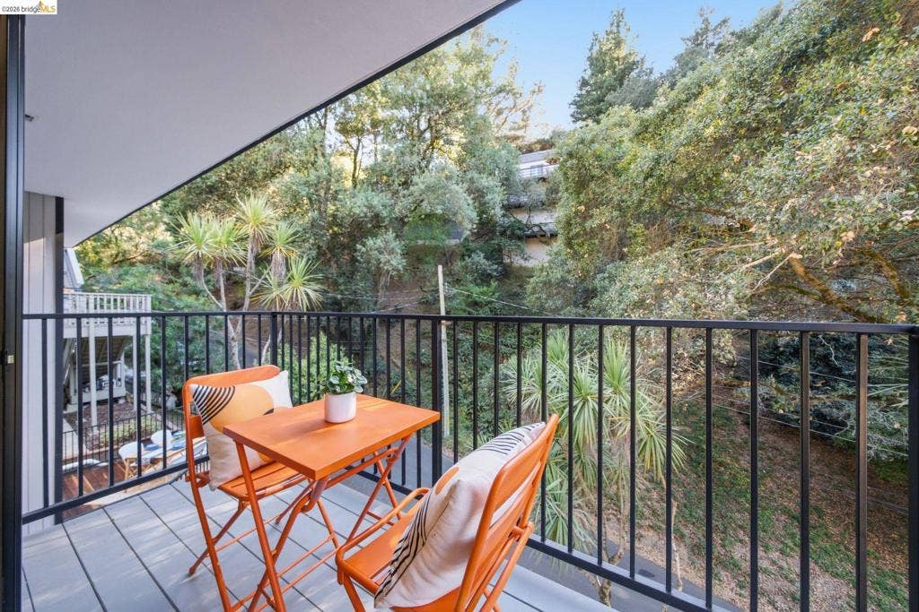 6334 Doran Dr, Oakland, CA 94611