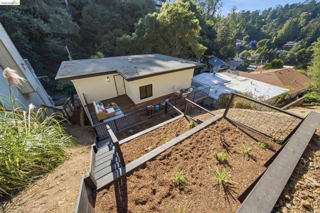6334 Doran Dr, Oakland, CA 94611