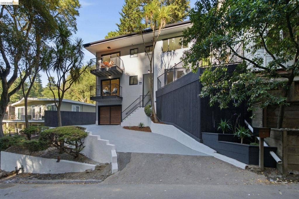 6334 Doran Dr, Oakland, CA 94611