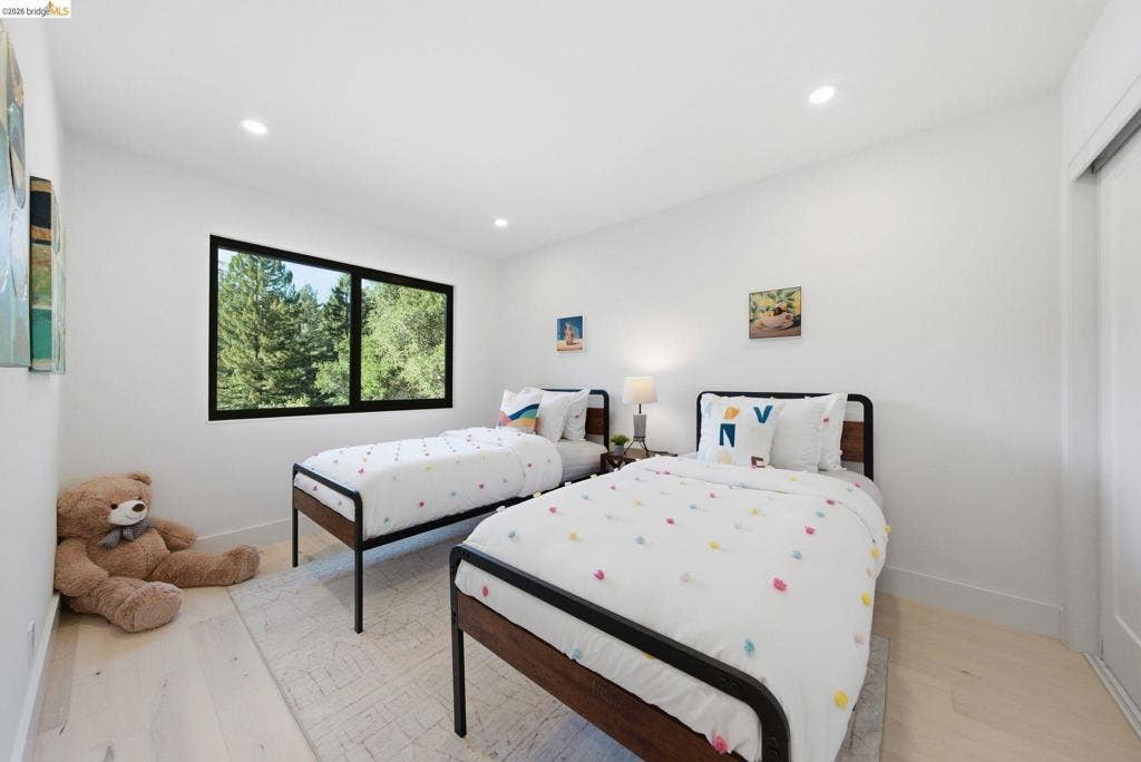 6334 Doran Dr, Oakland, CA 94611