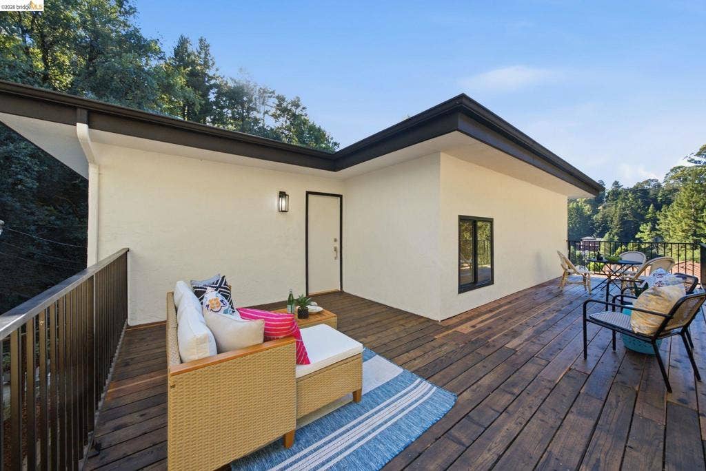 6334 Doran Dr, Oakland, CA 94611