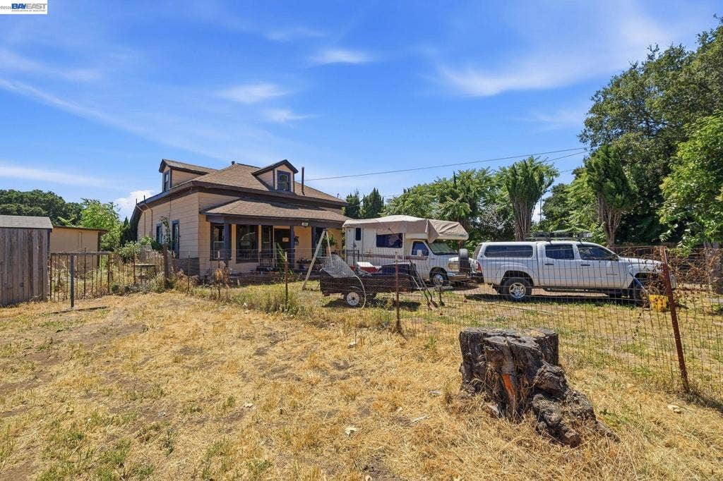 585 Old Canyon Rd, Fremont, CA 94536 585 Old Canyon Rd, Fremont, CA 94536