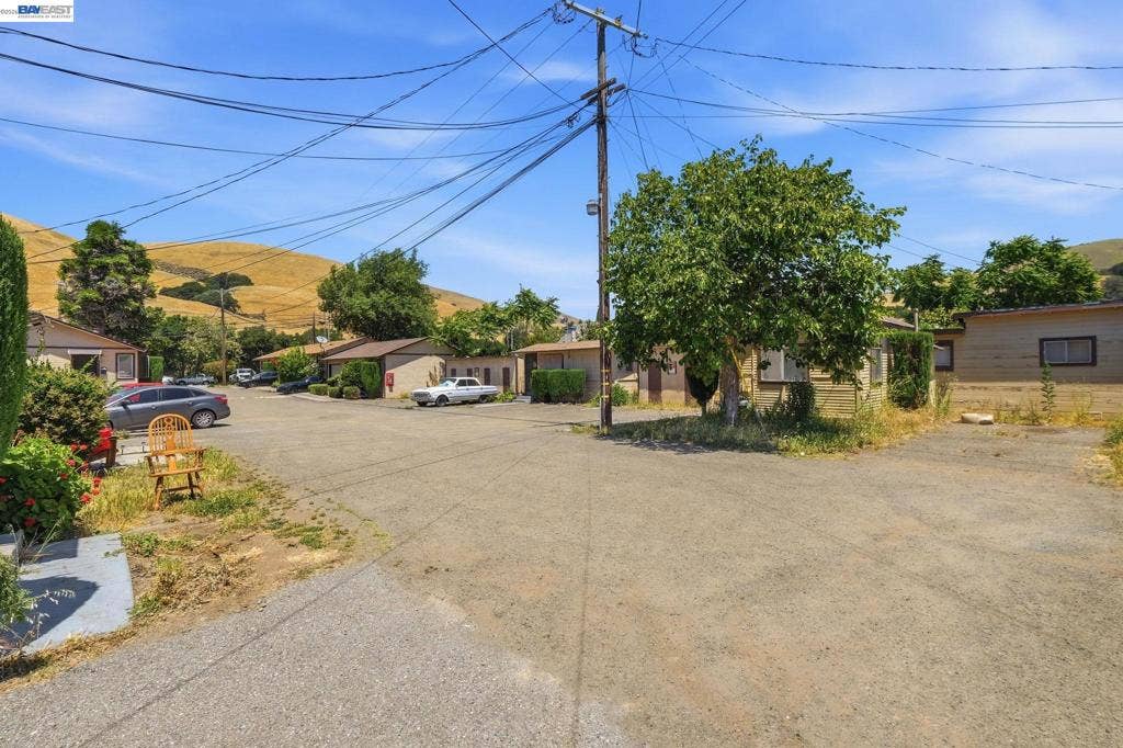 585 Old Canyon Rd, Fremont, CA 94536 585 Old Canyon Rd, Fremont, CA 94536