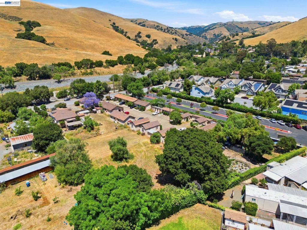 585 Old Canyon Rd, Fremont, CA 94536 585 Old Canyon Rd, Fremont, CA 94536