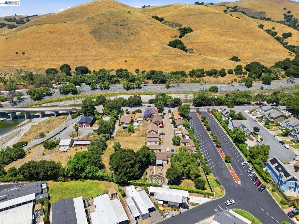 585 Old Canyon Rd, Fremont, CA 94536 585 Old Canyon Rd, Fremont, CA 94536
