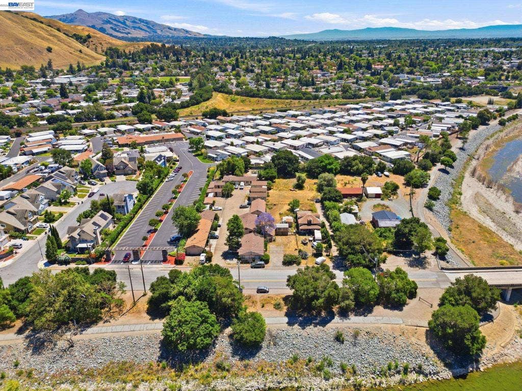585 Old Canyon Rd, Fremont, CA 94536 585 Old Canyon Rd, Fremont, CA 94536