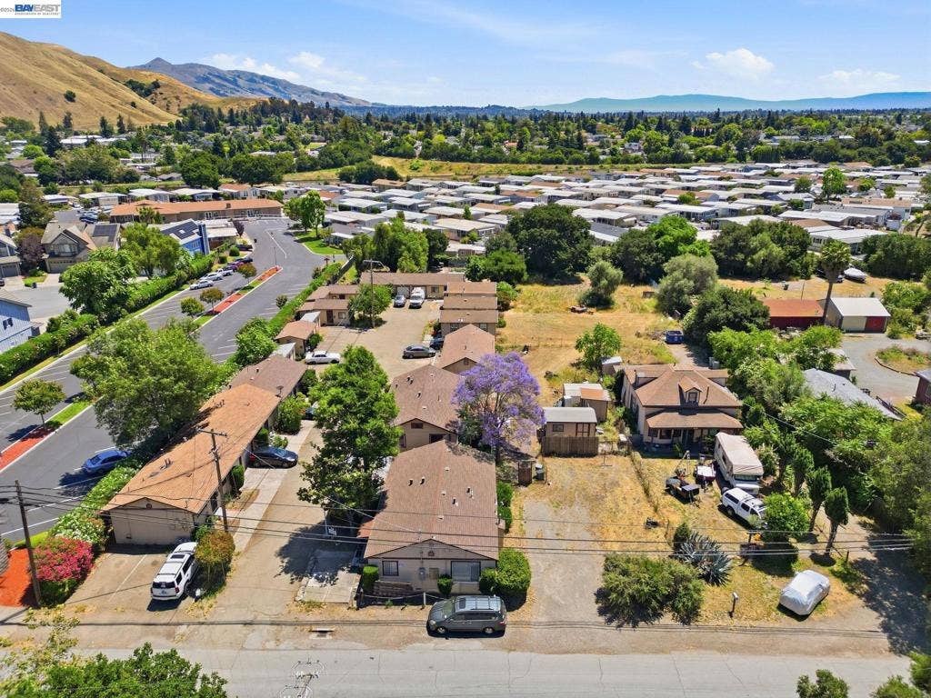 585 Old Canyon Rd, Fremont, CA 94536 585 Old Canyon Rd, Fremont, CA 94536
